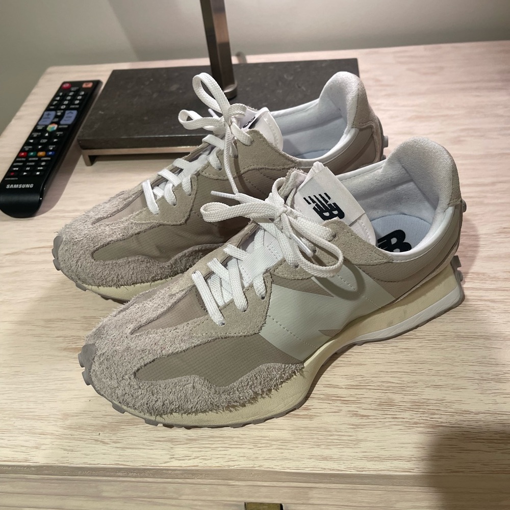 New Balance 327 womens size 8